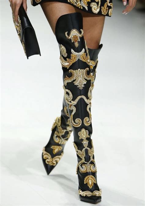 boots versace bright crystal.